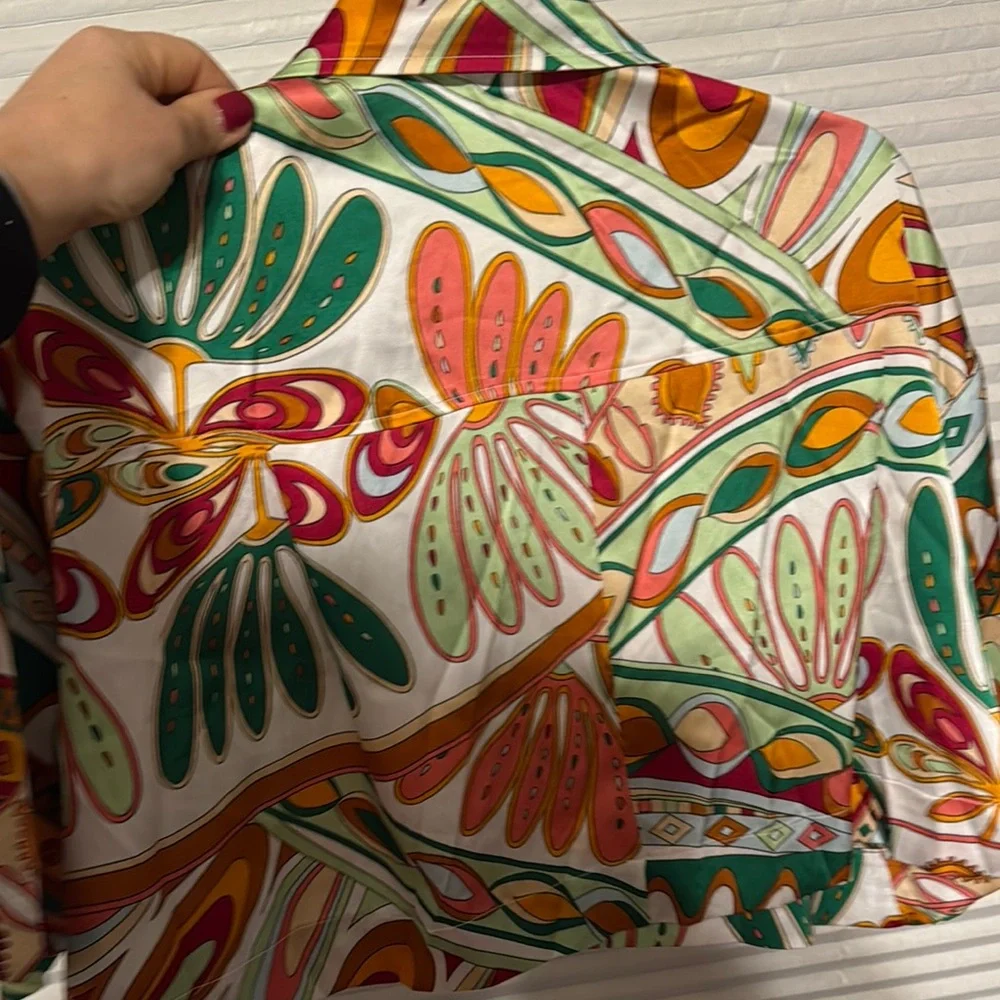 Colorful Geometric Patterned Crop Blouse - Picture 5 of 5